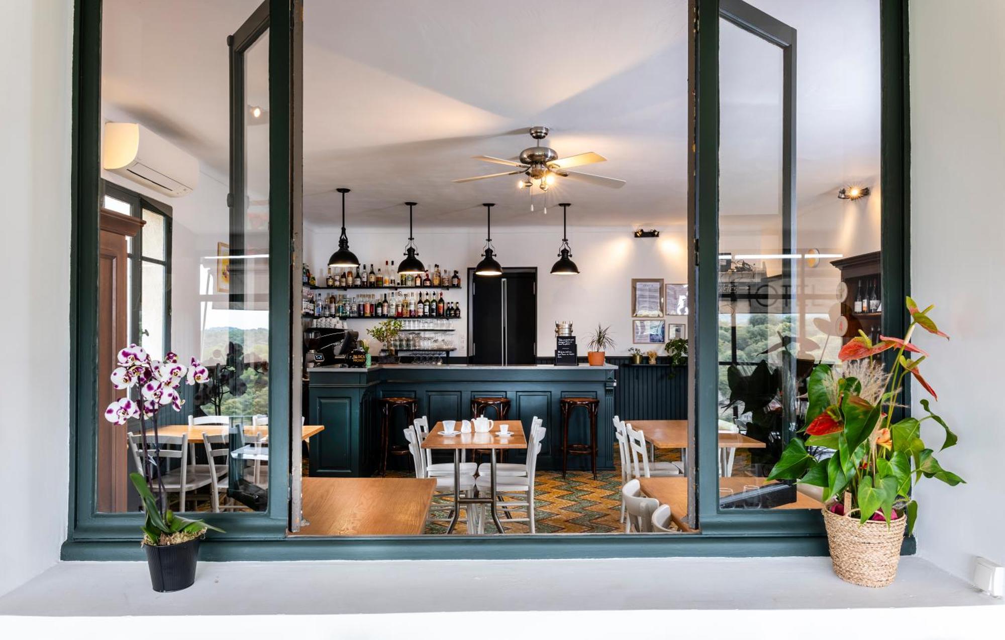 Hotel Restaurant Les Remparts 브나스크 외부 사진