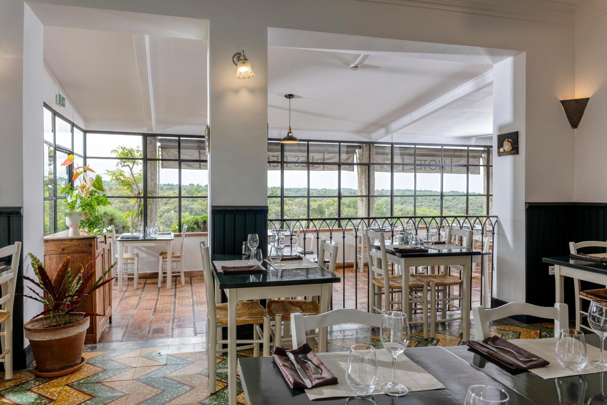 Hotel Restaurant Les Remparts 브나스크 외부 사진