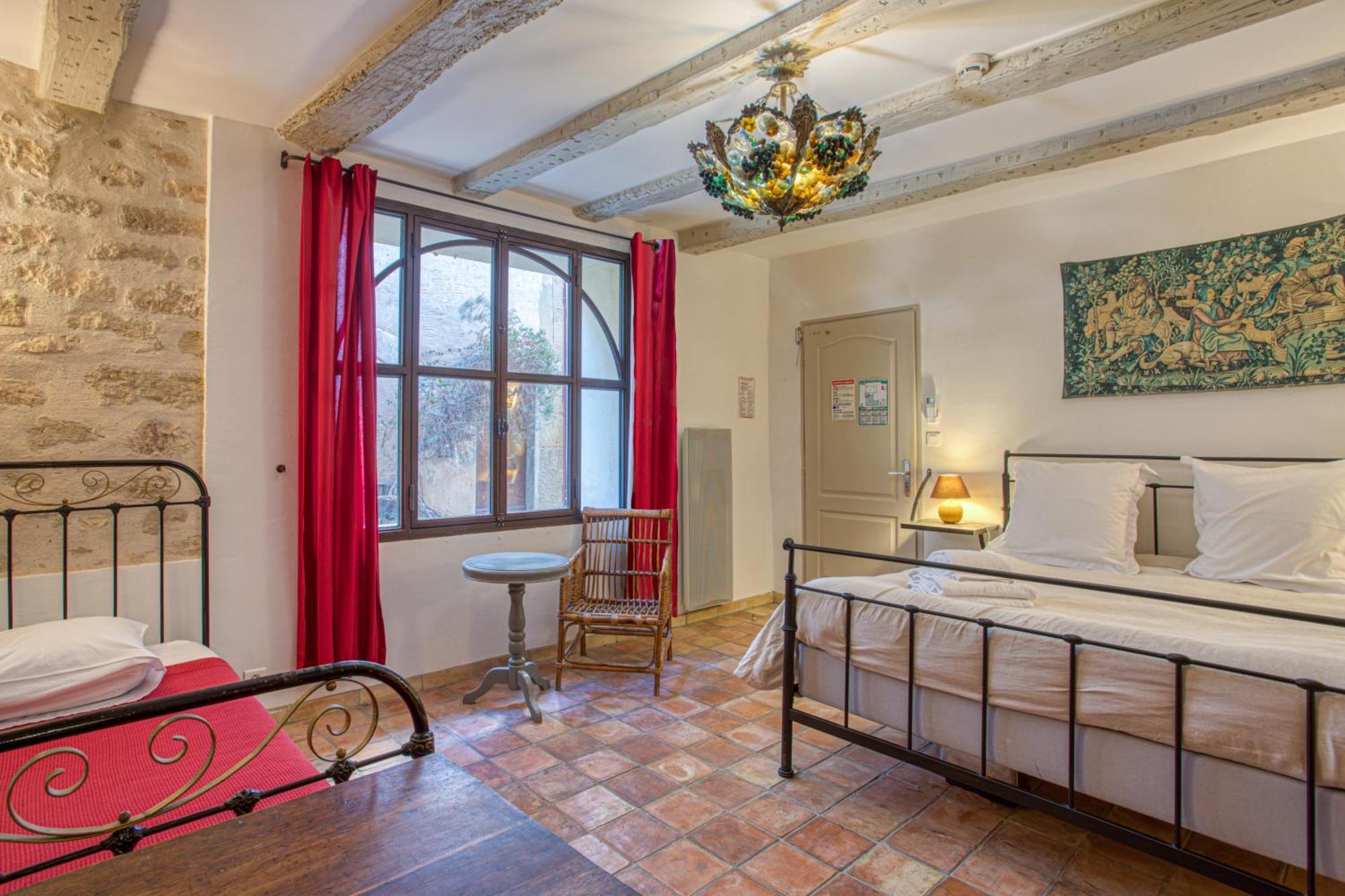 Hotel Restaurant Les Remparts 브나스크 외부 사진