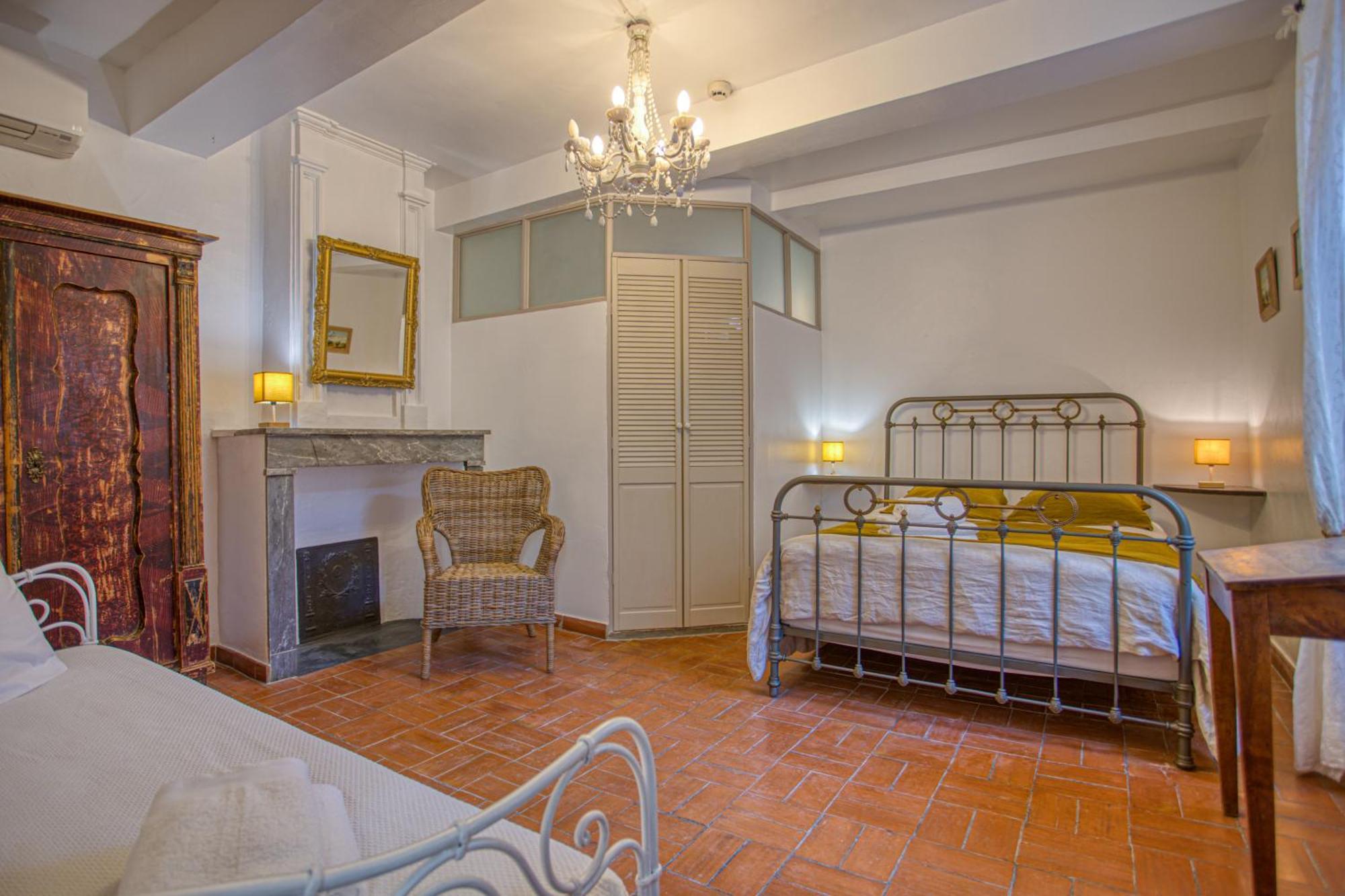 Hotel Restaurant Les Remparts 브나스크 외부 사진